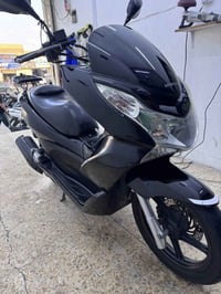 PCX جيل اول ياباني JF عله وضع الشركه بعدهة حته كتلوكاتهة وياها  كفاله ...