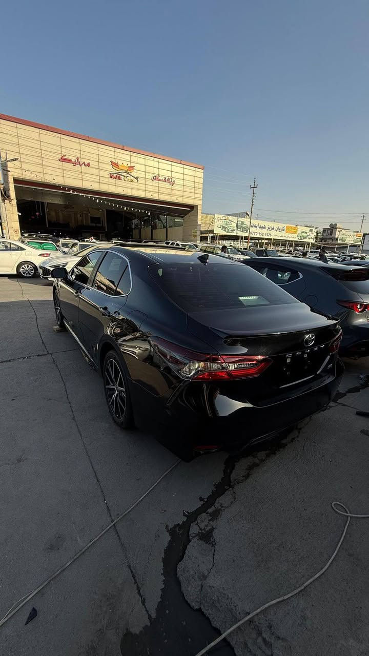 تيوتا كامري 2024 فئة SE Plus🔱
فول مواصفات:

• اقوى فئة بالكامري ال SE Plus

•المقاعد: مزيج بين القماش والجلد (Sport Seats) مع تعديل كهربائي لمقعد السائق.

•نظام التعليق: نظام تعليق رياضي (Sport Tuned Suspension)

هواي مواصفات للسيارة 

للاستفسار موجود واتساب 

ملاحضه الصور قبل الترقيم السيارة حاليا مسجلة بأسمي 

***********
***********
