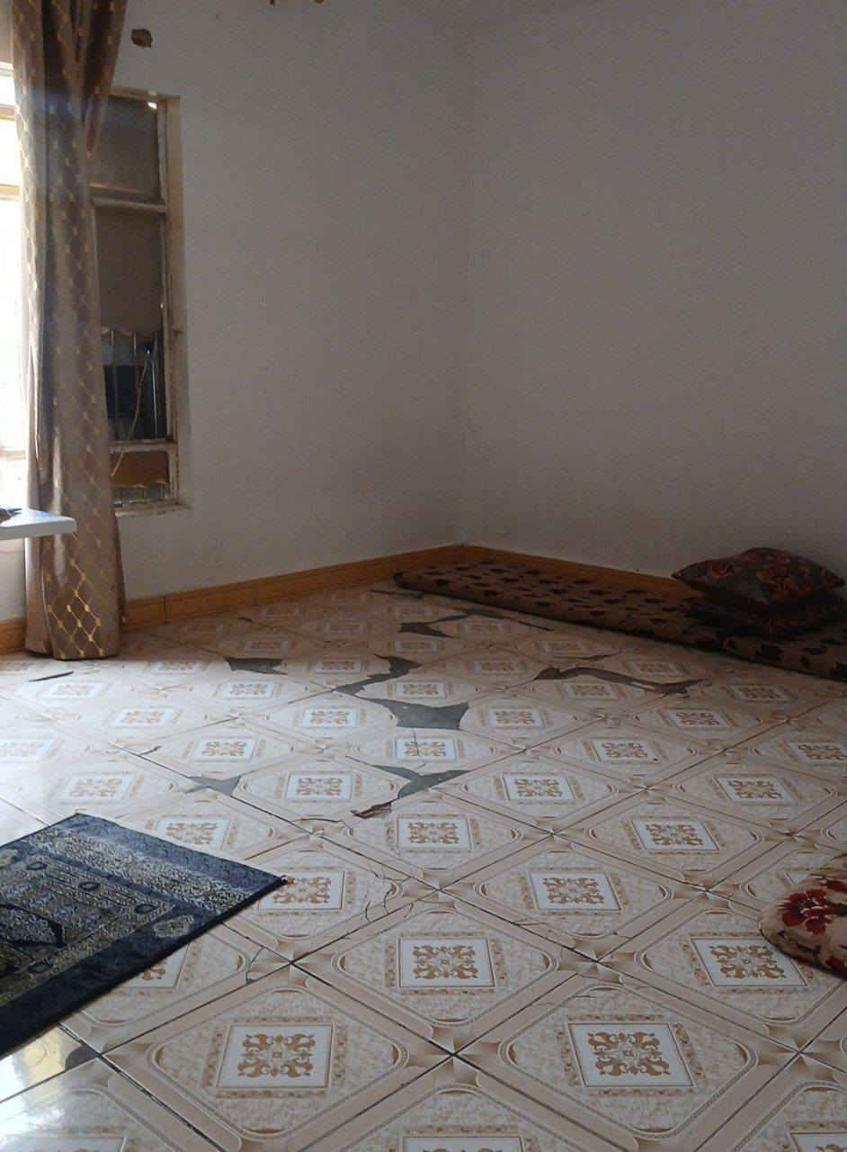 عاجل عاجل .....
دار للبيع ... في عامريه الفلوجه  منطقه البحوري

مساحة الدار الكُلية 560 متر ، مُسيجه بالكامل 
يوجد خط ماء ، خط كهرباء ، خط مولد ، 
تبليط إلى باب الدار .. 
البيت يتكون من : 
غرفتين 5×4 , صالة 6×4 ,
 حمام 2×2 , مخزن 6×4 , مطبخ 4×4 المطبخ +الحمام سيراميك جدران وارضية  
نخل خستاوي عدد 4 ' ..
ملاحظه الدار زراعي
المكان  عامريه الصمود .  منطقه البحوري 
السعر ٢٥ مليون بي مجال
موقع  الدار 🏠 
https://maps.app.goo.gl/9b23LPSCXU784r9Y7?g_st=ac
الاتصال
***********
