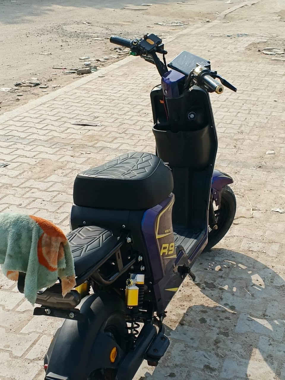 سلام عليكم دراجه شحن نوع R9 2025
بطارياته 5 موديل 2026 بحاله ممتازه 32 امبير
كامل ملحقات
تجي معاه سويجين وبصمتين وكارت
مكاني بصره  تنومه شارع 34 سعر 400وبي مجال ***********
