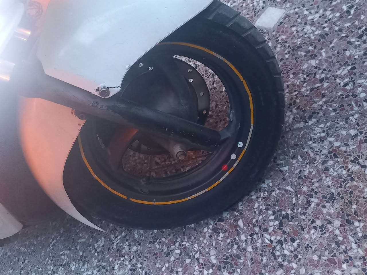 دراجه فورزه 8/0البيع ٥٥٠ الف دراجه نكره سالف مع بصمه   مكاني الشعب  ***********
