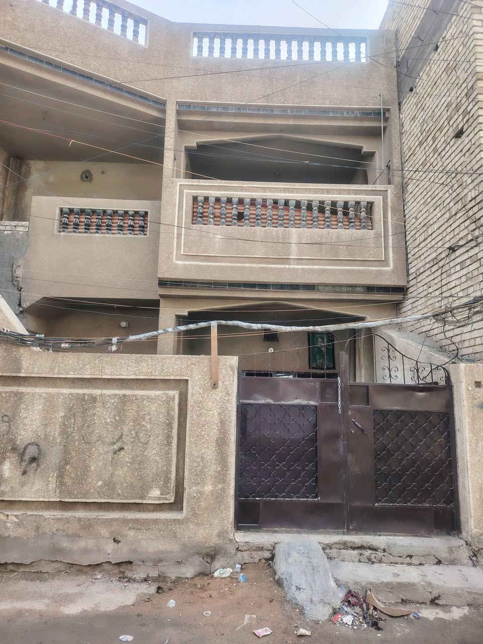 بيت للبيع في الشعله قطاع 12 شارع مدرسه النزاهة
2 فرع مقابيل مدرسه النزاهة 

160 متر مسلح اعلى من الشارع بايتين

الطابق الاول 2 غرف وستقبال وخدماته

الطابق الثاني 3 غرف وخدماته

الطابق الثالث 2 غرف

السعر 240 وبي مجال 

***********
