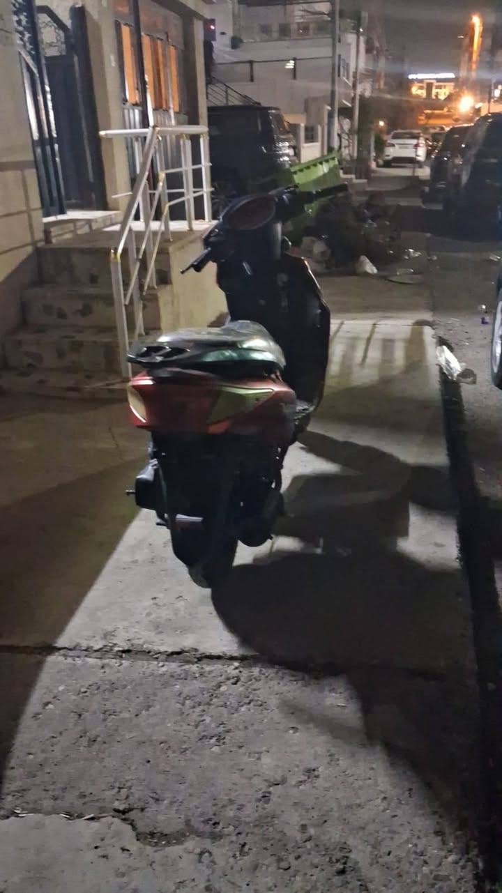 السلام  عليكم دراجه ياباني اصلي  سرعه 120 نضيفه كلش  بدون اي نقص   دراجه باله كامله مكمله  استاند  كهربائي تايرات جداد   و كفرات جديده  تجي تفحص و تدلل   مكينه ما مفتوحه ابد و ضمان   الشراي يتصل  و يدلل   و سعر جدا مناسب
*********** 
***********
