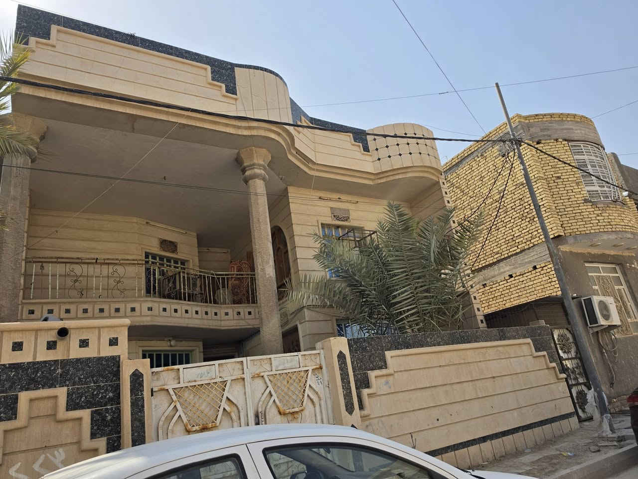 سلام عليكم بيت طابقين ؟؟حي اور؟؟ الثانيه يحتويه الطابق الارضي ستقبال +صاله غرفتين ومطبخ صحيات حديقه كراج سياره الطابق الثاني 3غرف صاله +صحيات كل خدمات موجوده السعر 300 بيه مجال  قليل..بناء سنه... 2010..الشراي يتصل ..***********...
