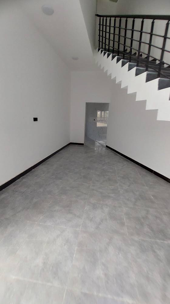 🏡🔥 بيت حديث للبيع – فرصة ما تتعوض!
📍 البصرة – أبي الخصيب – السبيليات (قريب للشارع الداخلي)
📐 170 متر
سعره ٦٥ وبي مجال 
📄 طابو زراعي عراقي
✨ يحتوي على:
غرفة + صالة + مطبخ + ديوانية + صحيات داخلية وخارجية
🏠 بيت جديد جاهز… تستلمه بنفس اليوم!
📞 *********** البصرة, العراق
