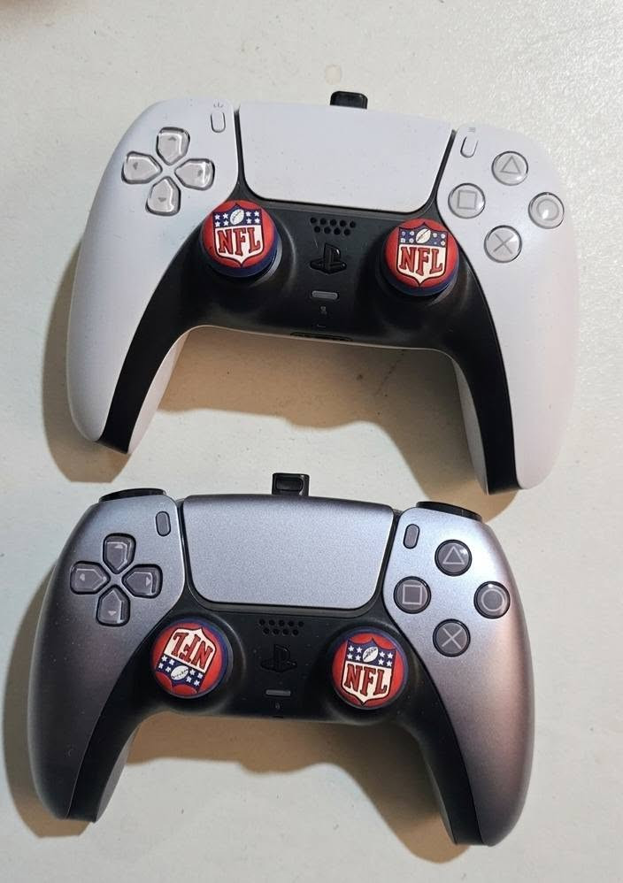 Ps5 سلم 
(ما مفتوح مامبدل بي شي ما مصلح )
ذاكرة 1 تيرا ، غراضه كامله من كارتون لكيبلات
- ثنين جويستك مامفتوحات ولا مصلحات 
- يو بي اس 1500 رايسنك
- 7 اقراص موضحات بالصور (كلهن يشتغلن شرط الفحص ونظافه القرص)
- قاعدة بلي وشحن

* ابيع البلي ويه الغراض كامله مابيع قطع مفرده
* توصيل ماعندي تريده تجيني تاخذه 
*اتفق وياك على سعر تجيني بعدين للباب تكلي نزلي دينار مانزل 

وعذروني شباب طولت عليكم بس بعته سابقا وصارت وياي مشكله 

عنواني نجف 
0730001942 واتساب 
السعر 1050


**إذا كنت صاحب هذا الإعلان وتريد حذفه لأي سبب، رجاءا أرسل رسالة إلى الدعم الفني**