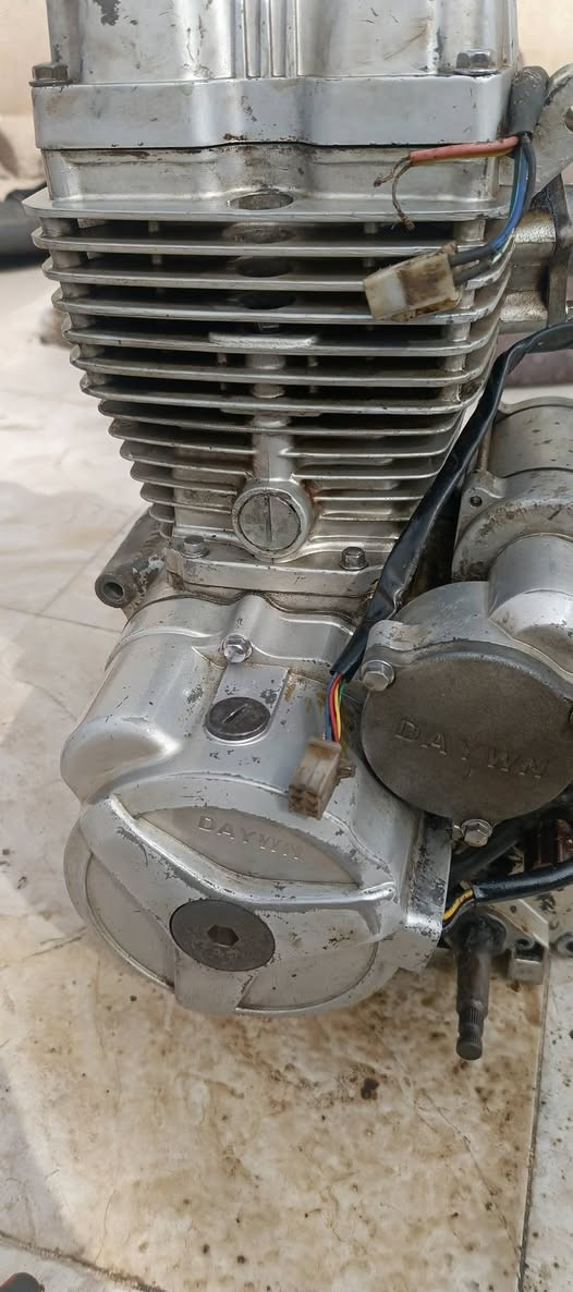 السلام عليكم عندي محرك ستوتة سوبر دايون نضيفة بس تبخر قليل وعندي كابريترات شغالات شرط الأصلي مستعمل بنص السعر وعندي صندوق وسكان ستوتة وسلف وامبيثريات موجودة وبيهن واحد سماعات منة وبية وكفرات گلوبات ((مكاني الغراف))***********
