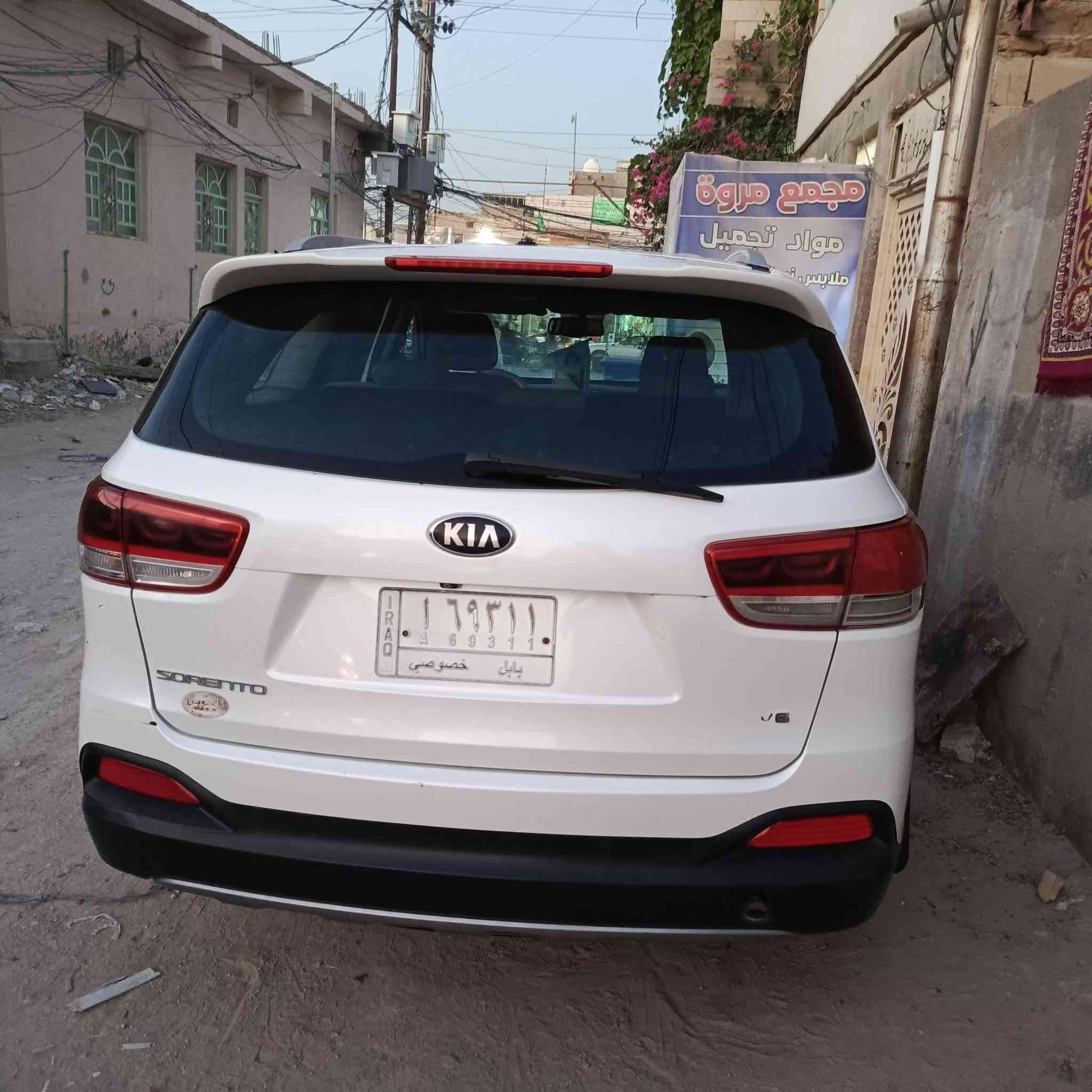 ✨ 💎 يَا فَتَّاحُ يَا رَزَّاقُ 💎 ✨
سيارة فخمة، عائلية،للبيع 

🚗 كـيـا سـوريـنـتـو / KIA SORENTO 🚗
📋 الـمـواصـفـات والـمـعـلـومـات الـرئـيـسـيـة:
━━━━━━━━━━━━━━━━━━
⚙️ الـمـوديل: 2016
⚙️ الـوارد: خـلـيـجـي 💯
⚙️ الـمـحـرك: 6 سـلـنـدـر (V6) 
⚙️ الـحـجـم: 7 راكـب (سيارة عائلية بامتياز)
⚙️ الـرقـم والـسـنـويـة: رقم بابل / مشروع وطني (السيارة بأسمنة مباشر والتحويل ثاني يوم) 📝
⚙️ الـصـلاحـيـة: سنوية جديدة نافذة لغاية الـ 2027 ⏳
📺 الـمـواصـفـات والـكـمـالـيـات:
━━━━━━━━━━━━━━━━━━
❄️ التبريد: 3 قـطـع تـبـريـد 
💺 الكراسي: كشن السائق كـهـربـائـي + الكشنات داخلي مـخـمـل نظيف بصمة تشتغيل وبصمة ابواب و مري شفط و 3 مودات قياده
🕹️ التحكمات: تحكم ستيرن كـامـل (فول تحكم).
💡 الإضاءة: لـدات أمـامـيـة وخـلـفـيـة مميزة وعالية الوضوح.
🎥 الأمان: كـامـيـرة خـلـفـيـة بلادية 📸 + حـسـاسـات خـلـفـيـة.
☀️: بـرادات خـلـفـيـة بلادية للأبواب.
• ⚠️ تفاصيل البودي: بيها قطعتين تبديل مؤسسة أصلي بدون صبغ، وبيها صبغ جوة قبق البانزين، وبيها تعديل بارد بالباب خلف السائق.
💵 الـسـعر والـتـواصـل:
━━━━━━━━━━━━━━━━━━
💰 السعر المطلوب: 185 ورقة 💲 (وبيها مجال بسيط للشراي ).
📍 مكان السيارة: [النجف الاشرف]
📞 للتواصل والاستفسار المباشر: [‏ *********** ‏] 📞
