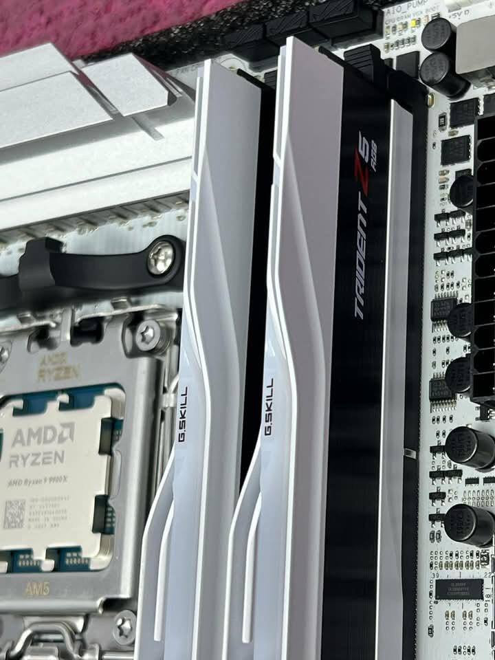 تجميعه. كامله. للبيع.
المواصفات. كدامكم. 

المعالج. R9 9950x

التجميعه. سعره. 3 مليون. قفل. فول نضافه. وترتيب. 
اي شي. رقمي واتساب. ***********
