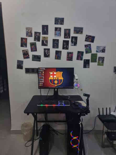 السلام عليكم 
حاسبة pc للبيع المواصفات متوفرة بل صورة مع ميز وسماعة من reddragon وماوس وكيبورد من tiger
حجم ال UPS 2500 offline maxima
وميز ايضا موضح بل صورة استخدام قليل كلش وسبب البيع عدم التفرغ 
ملاحضة( ممتوفرة الكراتين) 
ابيعه شلع ب بمليون و650
للأستفسار :***********
