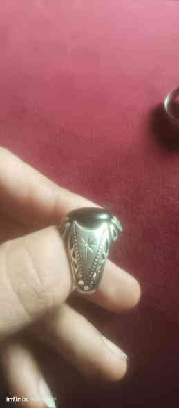 السلام عليكم 

عندي ذني 3 محابس وحجر واحد عندي قديمات كلش ما اعرف اسعارهن هسه شكد قيم واخذ بما يرضي الله تريد توصيل ادزهن الك تريد تجي تاخذهن من البيت مكاني بابل شارع 60

*********** رقمي
