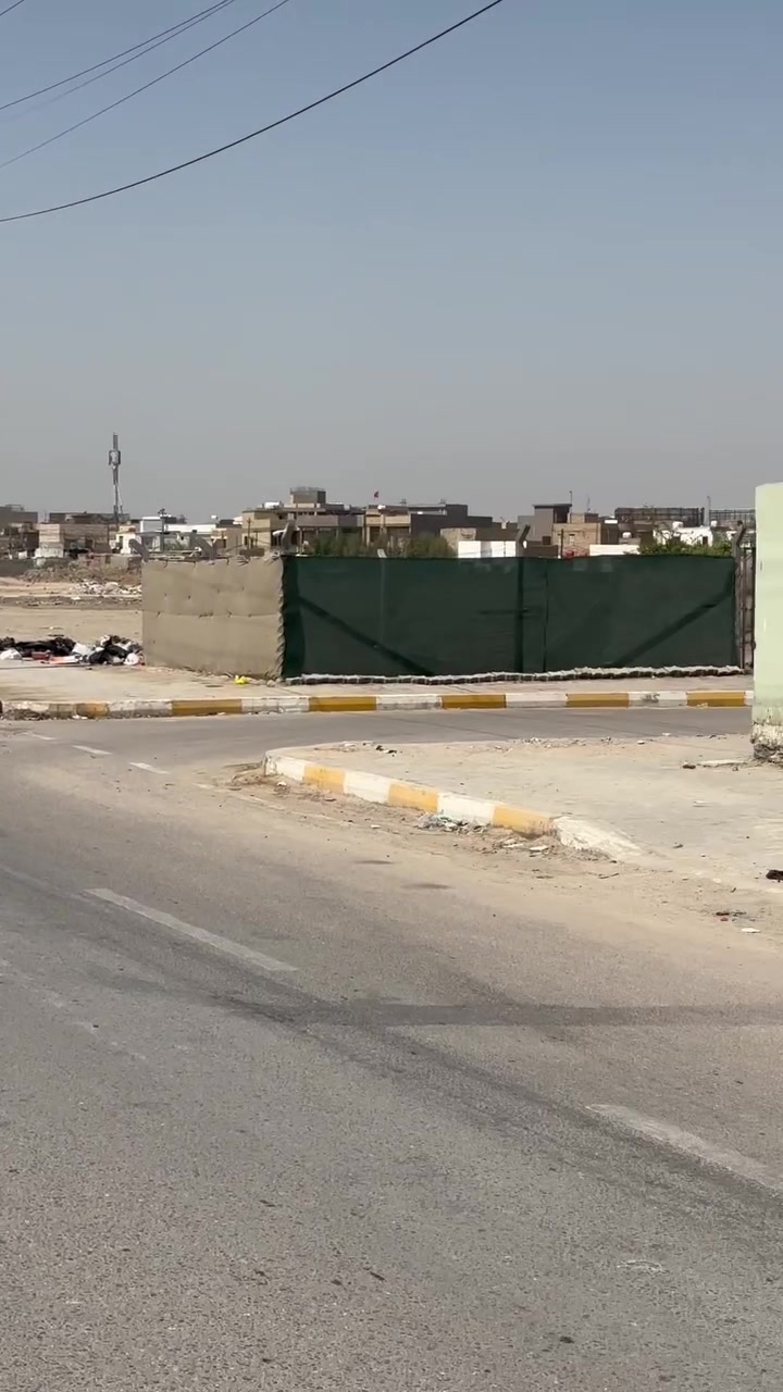 سلام عليكم  

بيت للإيجار بشارع اسواق طيبه المساحه 150 يحتوي على غرفتين وصاله ومطبخ وحمام داخلي وحمام خارجي ومنور للاستفسار الاتصال على الرقم ***********
