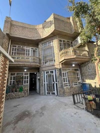 عندي هاذه البيت للبيع مساحه ١٥٠ متر طابو ملك صرف  يحتوي على كراج وحديق...