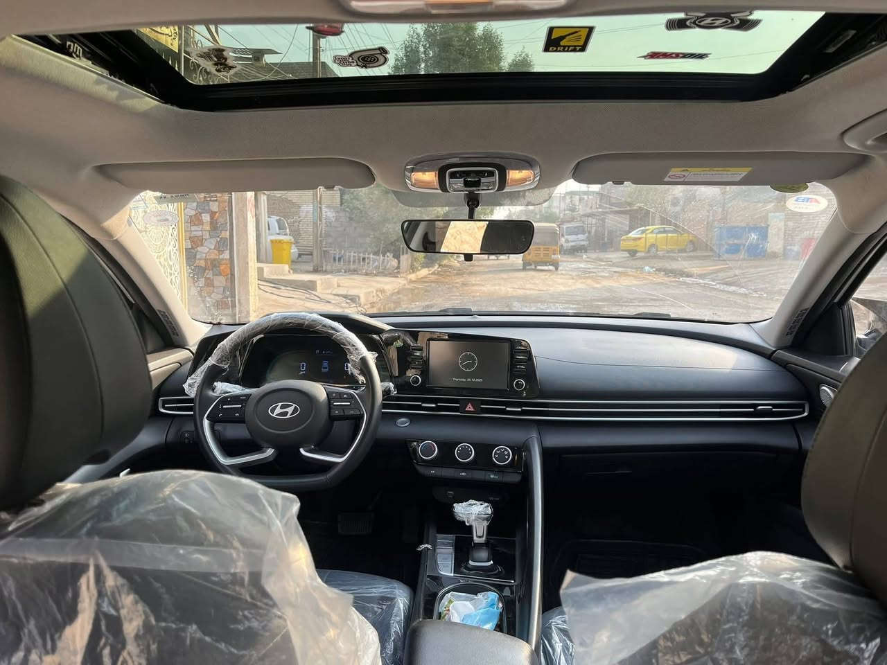 الانترا 24 بيه طخه بصيطه بدوسه مستعجلع على البيع محرك 2000
ب 130
***********
