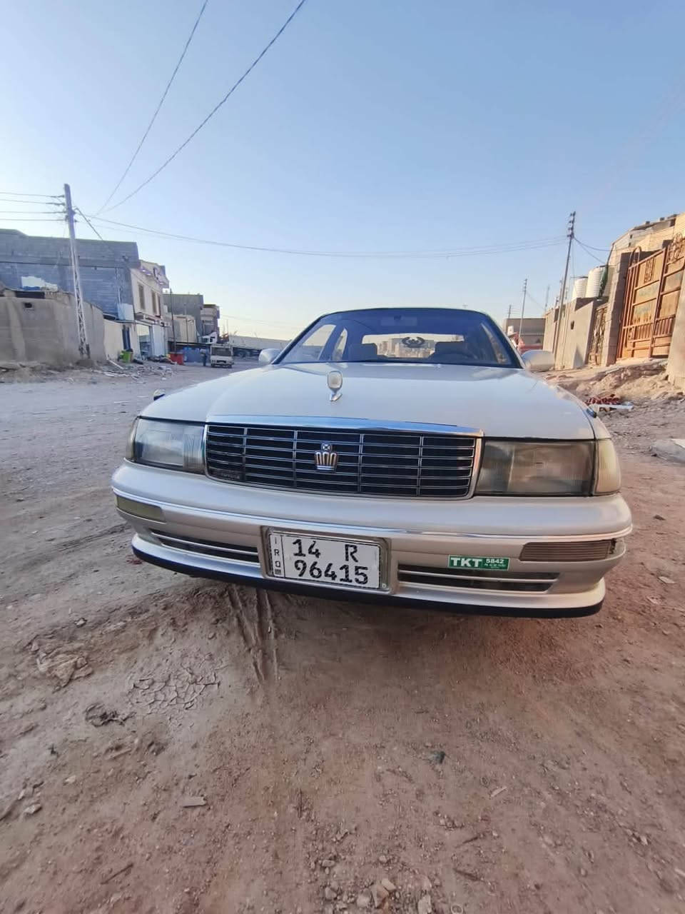 سلام عليكم بطه فصل للبيع موديل 2000 سياره كفاله من الكص والنقل والصوليات سياره جديده  مكينه 2500حلوه مال جني سعر السياره 58 وبيه مجال قليل للشراي مكان البصره زبير ***********
