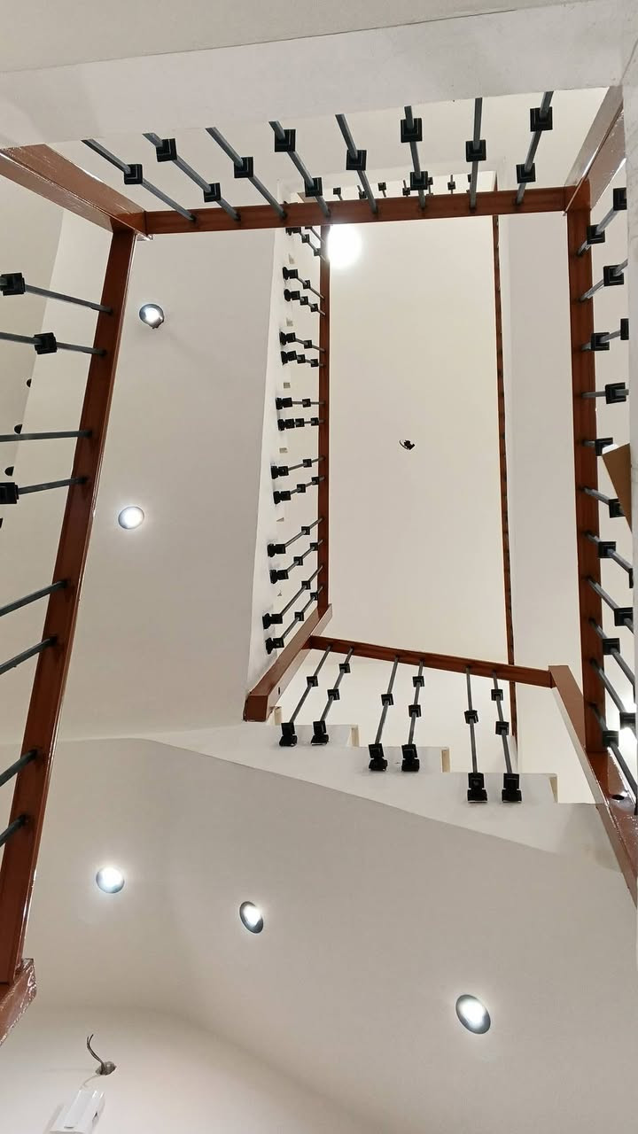 السلام عليكم اخوان خلفة صبغ وطلس وسحب وترميم ومعالجه رطوبة وعوازل اسطح وصبغ وتطعيم واجهات  متفرغ عمل درجة اولى اطلع يوميه او قطعي مكاني بغداد بالاعلام ***********
