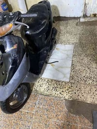 سلاام عليكم دراجه للبيع مبدل بستم.. مكينه ناعمه شلعه  ومعدل  سعرها ٢٥٠...