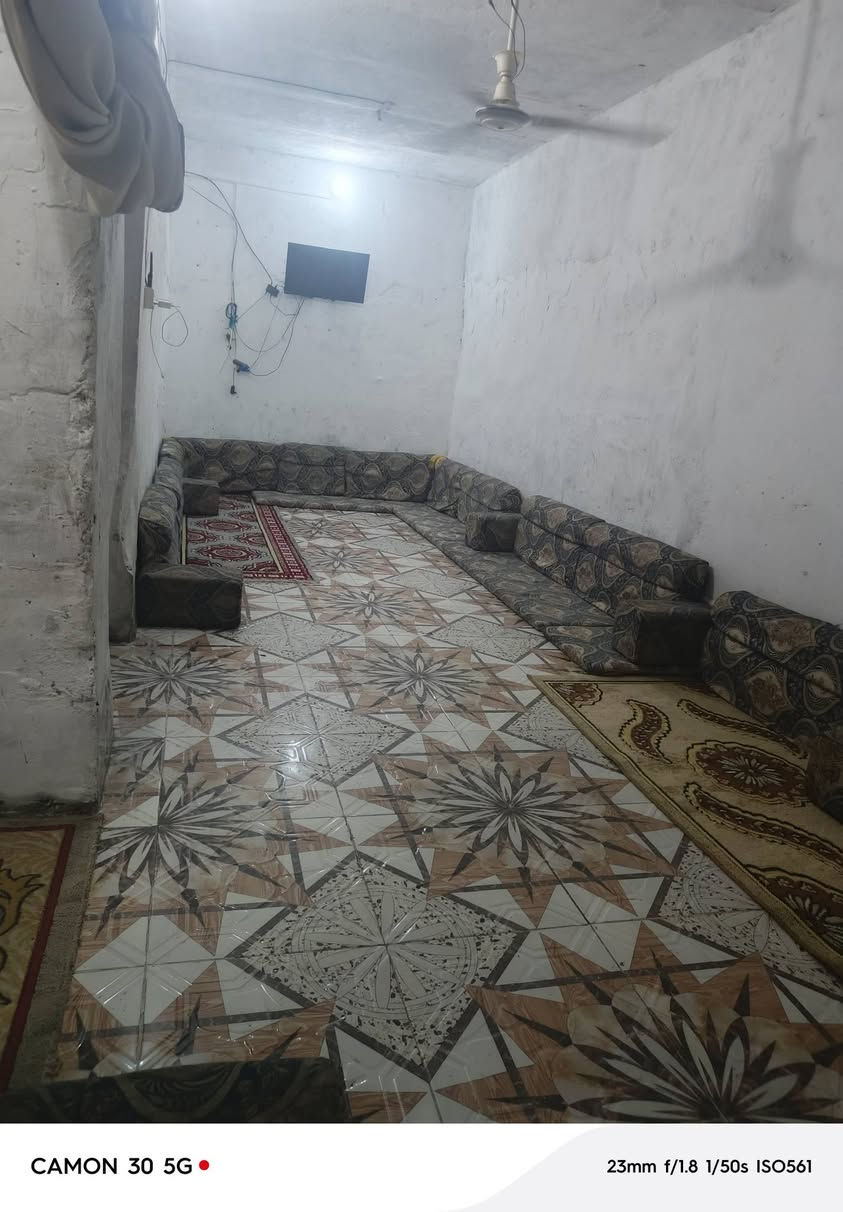 سلام عليكم بيت البيع تجاوز عنوان
ناصريه السكان الصناعي قريب على الجامع   
 بيت كله عكاده حته غرفه وصاله جبيره مطبخ وديوانيه وحمام خارجي وتواليت وطارمه جبيره مساحة البيت 160 وهذا رقمي باقي التفاصيل 
***********رايده 7 وبي  
مجال قليل
