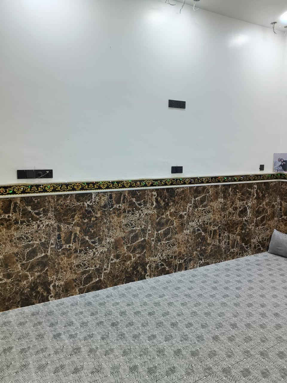 بيت البيع مساحه 200الكحلاء حي النهضه+964 780 550 5105
