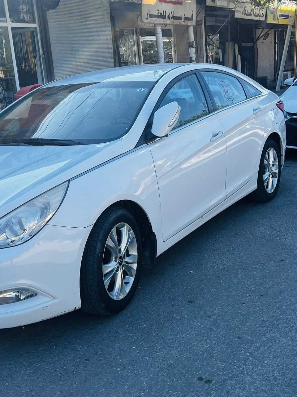 سوناتا خليجي مديل 2012 مكفوله من الصبغ والبارد 
مواصفات الشركه العامه
سياره جديده ماشيه 111 كيلو متر 
السيارة بسمي رقم بغداد 
سياره تجي وتشوف احله من الصور 
داخلها جديد الدشبول ولا فطر بي 
سياره مال بيت 
رقم التلفون ***********
