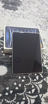 ايبادM2 ذاكره 256 حجم شاشه11انج جيل الرابع2024 سعر 700 وبي مجال بسيبط ...