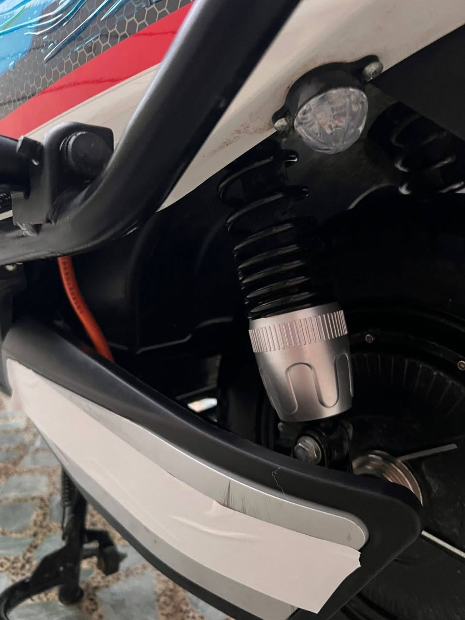 السلام عليكم 
للبيع سكنس مدرعه 
دراجه مستخدمه شهرين 
بطارياتهه تخم يقره 11 
سويج بصمه كرت 
ع وضع الشركه خير من الله 
السعر 600 وبيه مجال 
اتصل وتدلل***********
