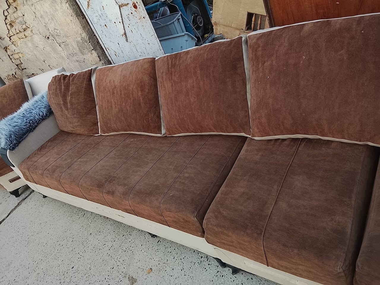 تخم ديوان تركي تسكام مرتب كلش حلويات . 10نفر كوشات كامله اسفنج طبي خشب درجه اولى فد شي مرتب كلش مكان بالقاسم السعر خاص ومناسب ***********
