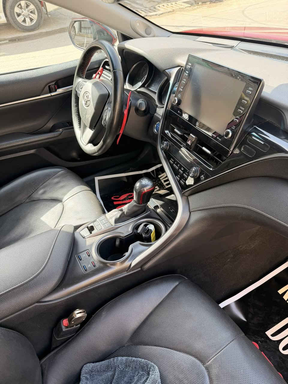 السلام عليكم
كامري ٢٠٢٣
وارد امريكي 
حادثها جاملغ خلفي صبغ 
وبابين بارد فقط 
فول مواصفات xse
كشنات تبريد +تدفئه
وكشنات اماميه كهرباء
هيتر ستيرن
سماعات jbl
رادارات اماميه +نقاط عمياء
شفتات ستيرن 
٣ مود درايف 
٥كامرات 
قماره حديد
***********
