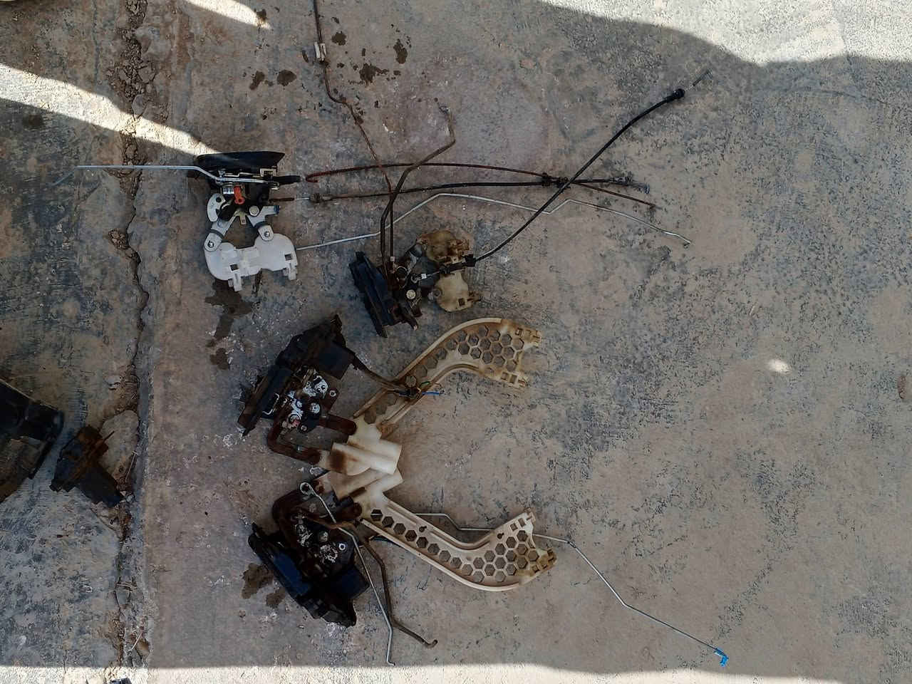 السلام عليكم اخوان هذني قفاله مال سيراتو مستخدمات السعر 75وبيهن مجال لطيبين
الرقم 
***********
