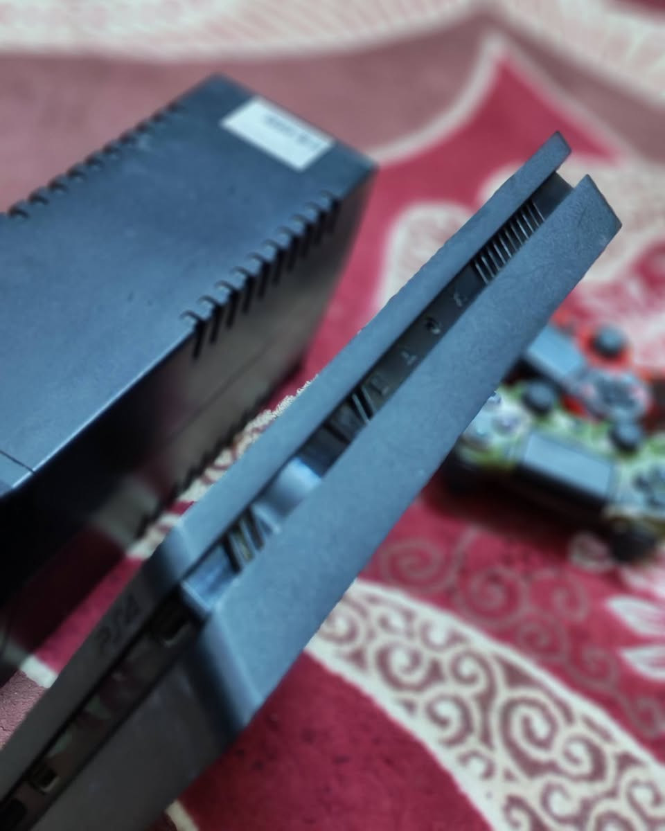 السلام عليكم عندي بلي ستيشن فور4قطعه نضيفه اوالايم سعره 220وبي مجال العنوان: مدينة  الرقم ***********
