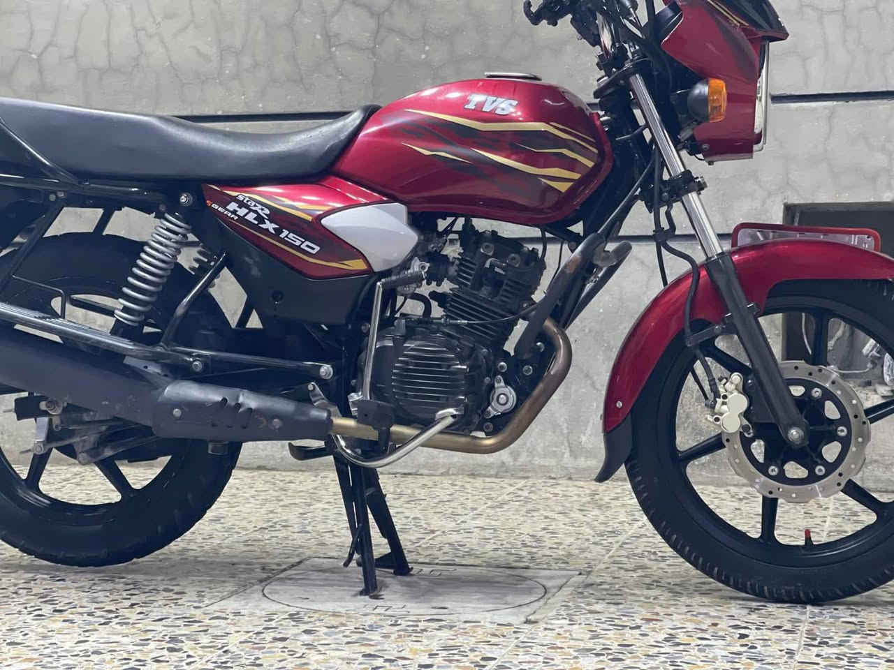 السلام عليكم دراجه  تي في  اس موديل 23 دراجه  جديده بمعنى الكلمه دراجه  نظيفه بمعنى الكلمه ومرقمه تحويل ثاني يوم دخول هزه جديده الرقم***********
