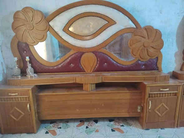 السلام عليكم عندي غرفه خشاب البيع تزكام ام 6 بواب جديده الاستفسار الاتصال على الرقم *********** عمارة
