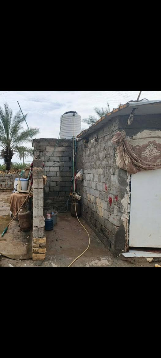 للبيع بيت يم طاقه نزله العكيلات
السعر19وبي مجال بسيط 
 بناء بلوك وبصفه قطعه ارض البيت والقطعه كلهن 210متر  ***********
