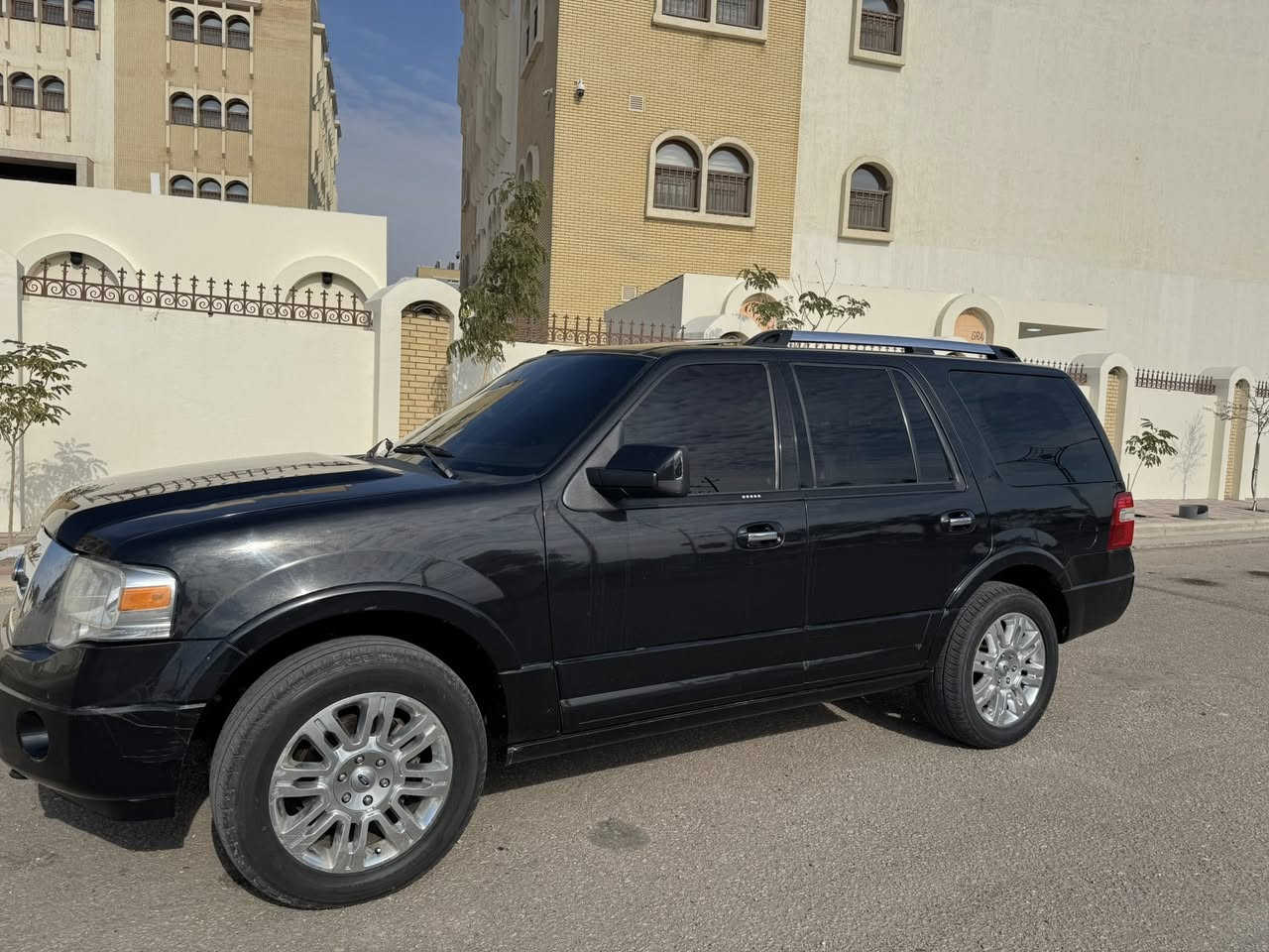 فورد اكسبديشن 2012 خليجي وكالة نيفا مكفولة بلشرط سونار موجود جاملغ الراكب بارد رقم بغداد الانكليزي بسمي
مواصفات 
🔴دوسات كهرباء بلاد
🔴 جنطة كهرباء
🔴 دواسات بنزين وبريك متحركة كهرباء
🔴 3شاشات
🔴 فتحة 
🔴 كامرة
🔴حساسات امامية
🔴حساسات خلفية
🔴اشاير بلمري 
🔴كشنات جلد 
🔴 كشنات كهرباء ووضعيات
🔴 كشن ترحيب
🔴تحكم ستيرن 
🔴مكينة v8 5.4
🔴 سستم صوت دمام بلادي
🔴 تبريد مركزي 3قطع
السعررر  155
مكاني كربلاء 
تواصل ***********
