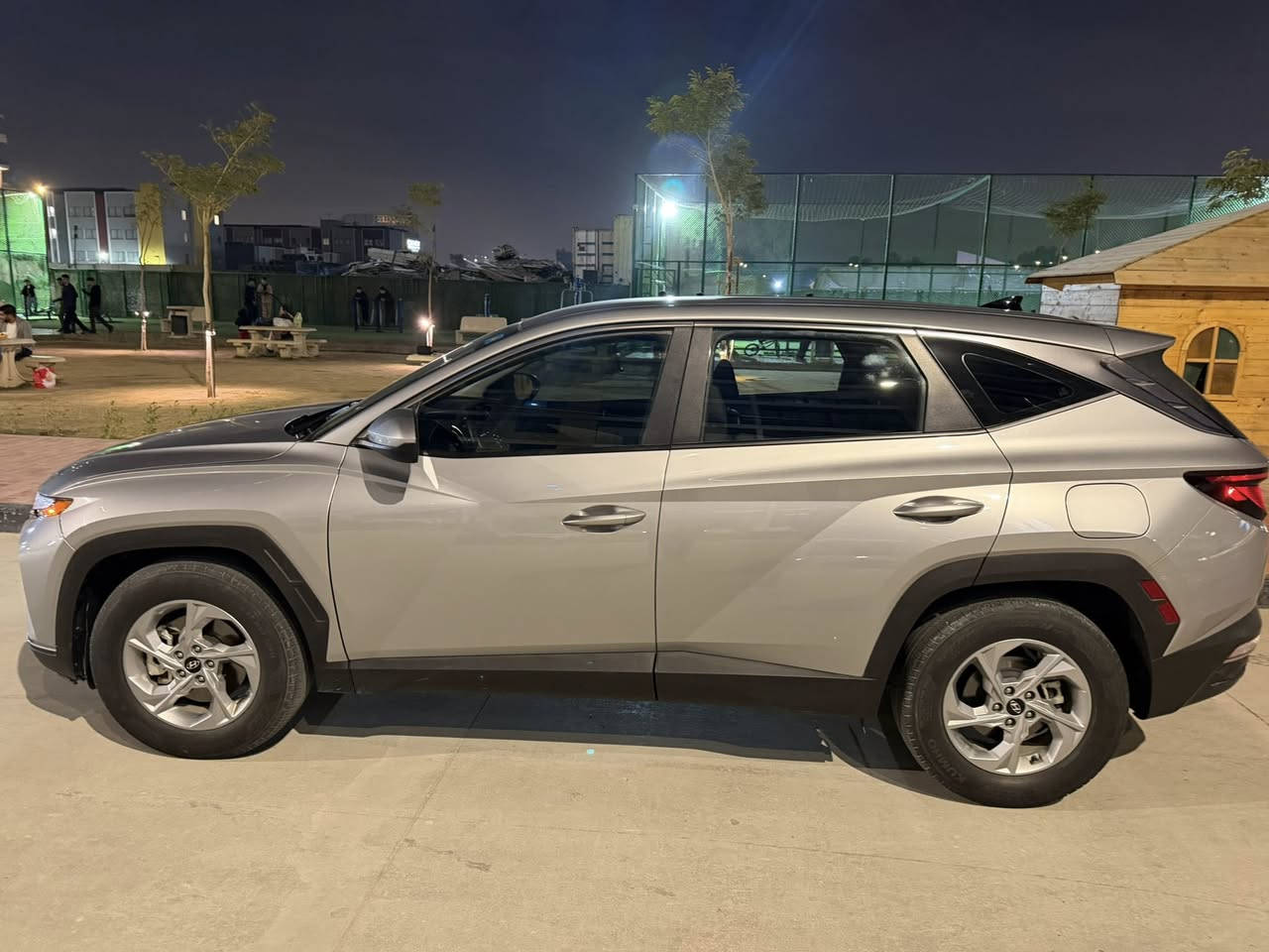 توسان 2024 أمريكي تعتبر كلين
بدون حادث فقط الشباك بدون ايرباك 
(( بدون شاصي بدون لغد بدون اي شي ))
ماشيه 40 الف السياره اخت الزيرو 
بدون اي ضربه او اي بارد ولا شخوط فقط طخه شبر با باب يم اليده 
مكاني المنصور سياره باسمي رقم بغداد 
*********** صور الحادث موجوده 
سعرها 188 ورقه سعر بيع ماكو هيج حادث
