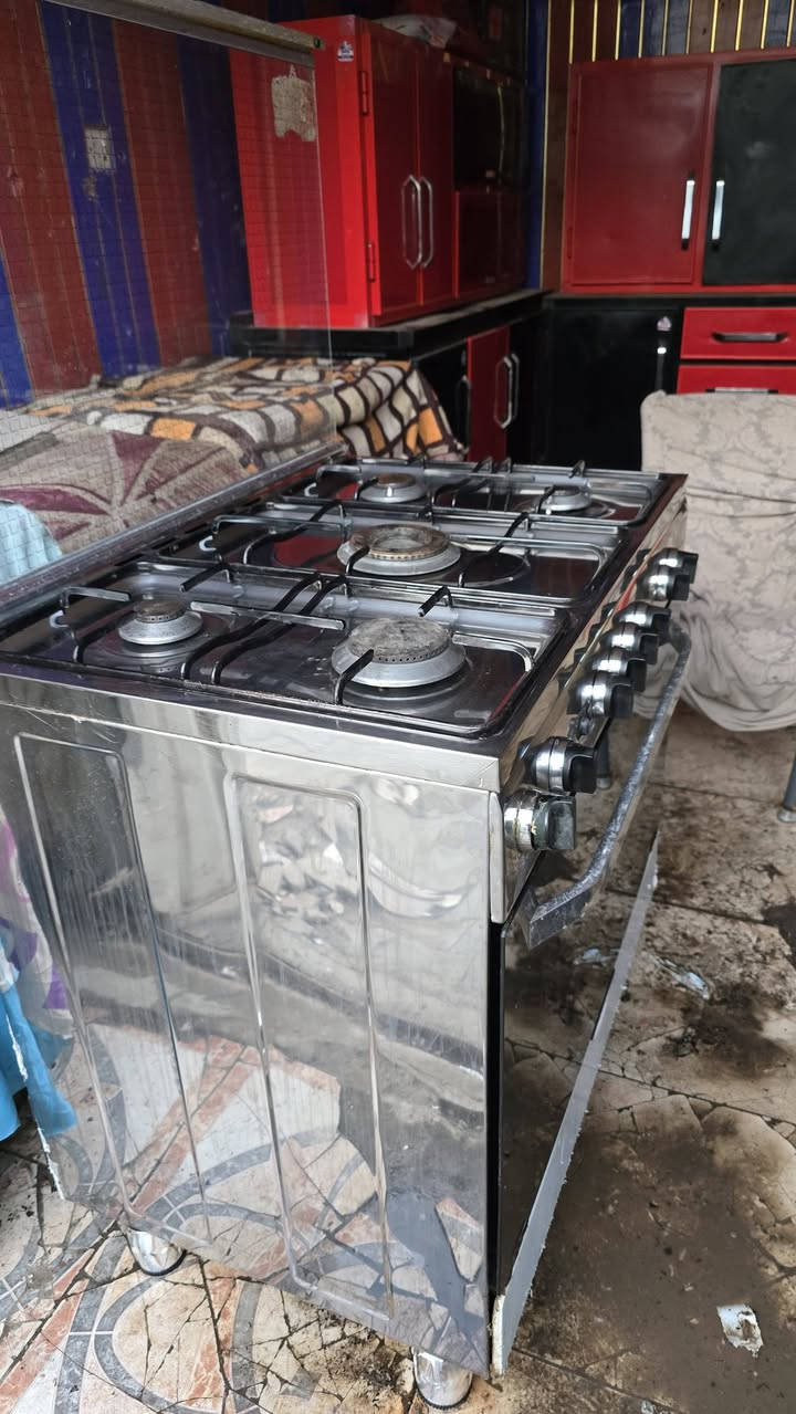 من رخصه الأدمن طباخ فريش مصري اخو الجديد الفرن مامشتغل شرط الفحص سعره ٢٥٠الف الشراي يتصل *********** ***********
