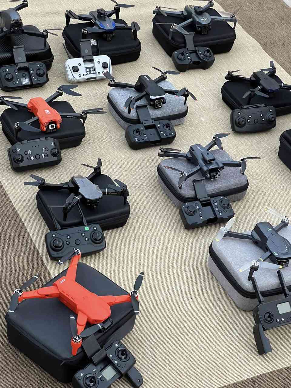 متوفر درونات احترافيه و استطلاعيه و تعليميه 
الاسعار تبدي من 20 الف الى 170 الف 
كلهن gps و جنطه و دبل بطاريه 
للحجز *********** واتساب 
الفحص كدام المندوب و تدللون ❤️

