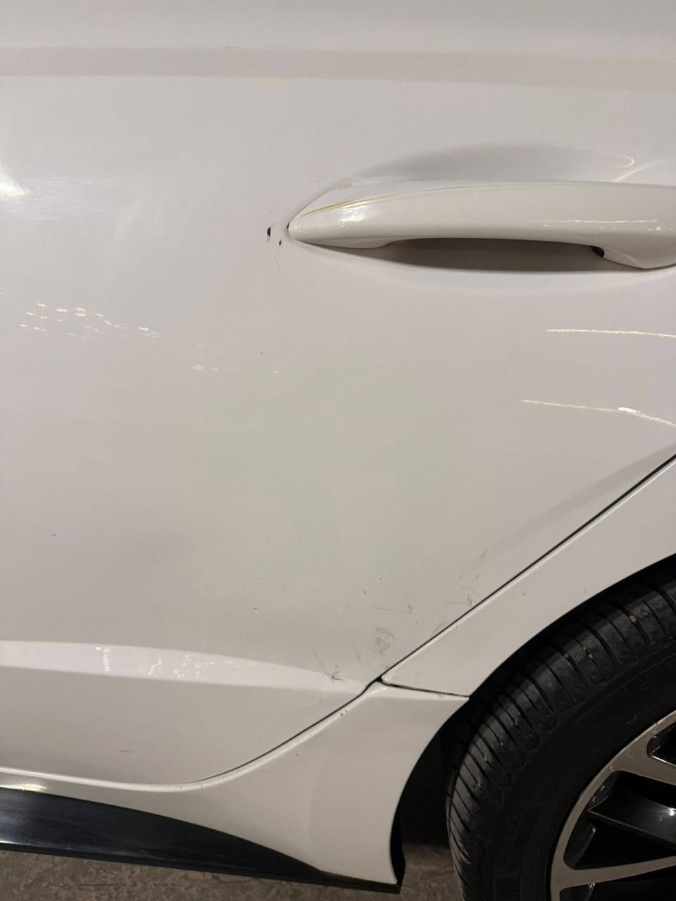 السلام عليكم 
سوناتا 2023 خليجي ابيض  
فول عدا البانوراما واللد الامامي 
ماشية 91 الف 
محرك 2.500 طبيعي 
بارد في الباب خلف السايق والهلال 
دعامية امامية مبدلة لون مقارب 
السيارة اشتريتها زيرو من الوكالة اول مانزلت 
والسيارة جاهزة 
السعر 210 وبيها مجال
للتواصل ***********
