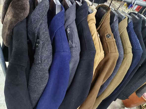 كوت رجالي باله
قمصله رجالي باله 
العنوان الماجديه شارع الملعب 
قرب السوق محل ابوذر 
***********
