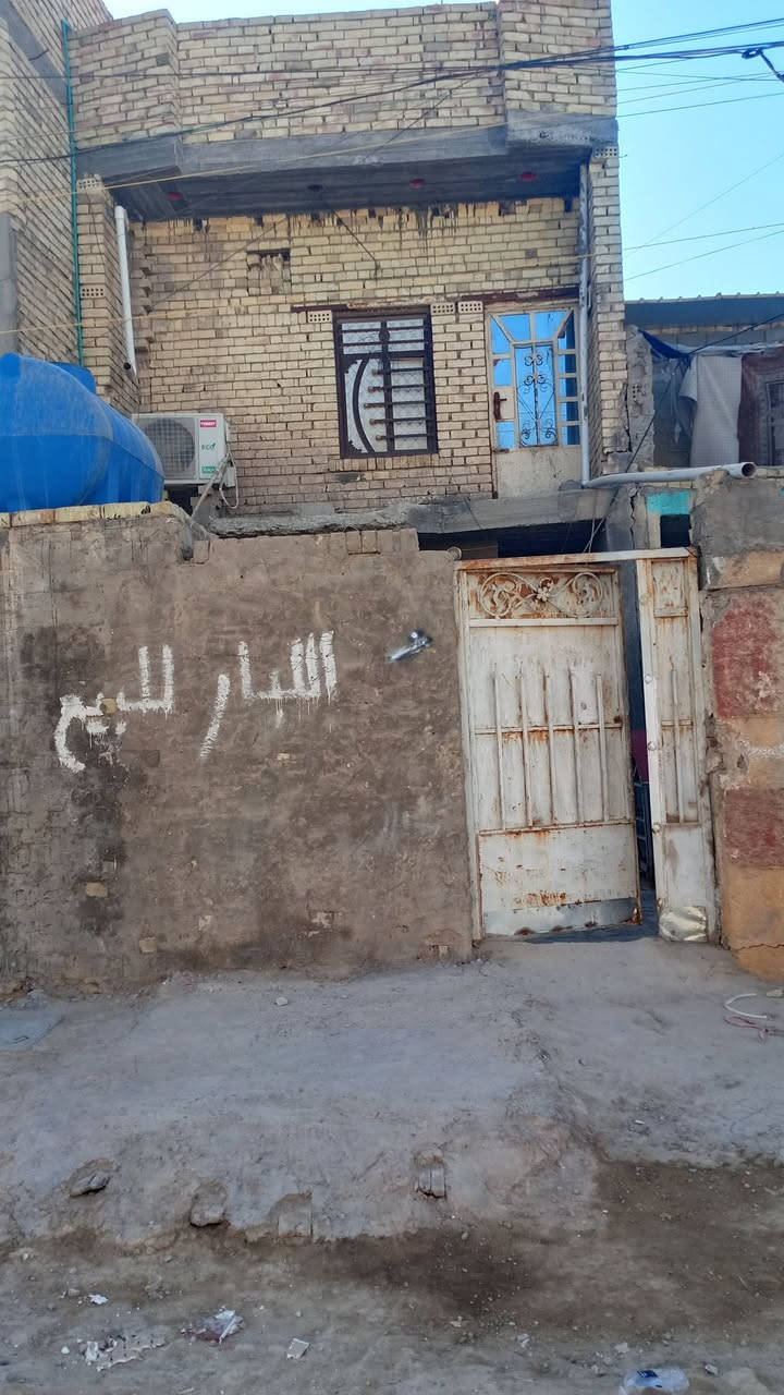 بيت 100بي 3غرف بل رئسة العبيدي بصف منطقة ابو علي الدراجي قاطين القاط الثاني عوزة بس يطبك سيرامك والغرافة الاخيرة الجوة والفوك كاملة ب75وبي مجال رقم الهاتف *********** او مراسلة الصفحة
