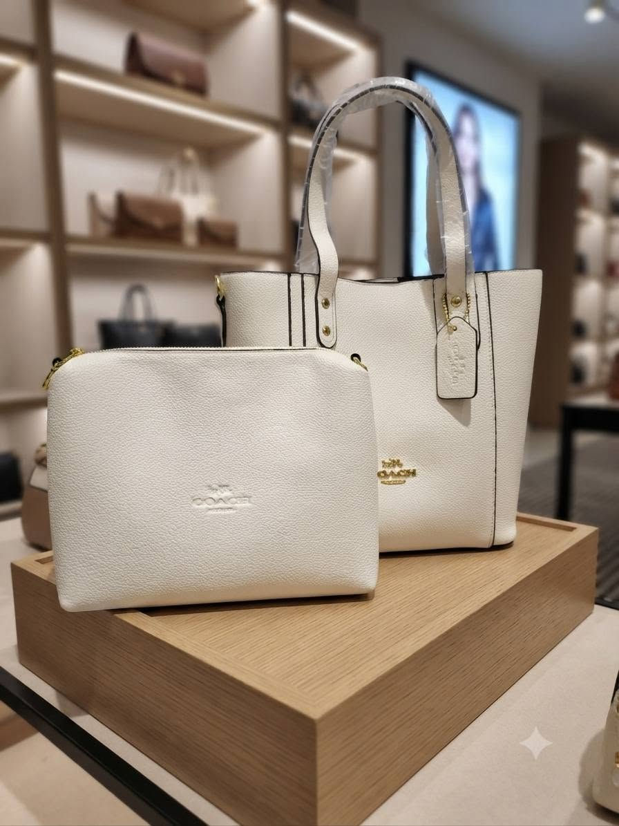 مو بس جنطة.. هاي قطعة تضيف لمسة فخامة لكل إطلالة. 👜✨
​جمالها مو بس بشكلها، الجمال بالتفاصيل اللي تخليها تعيش وياج سنين. خامة (كواليتي) عالية، تشطيب مضبوط، وتصميم يواكب الموضة العالمية، يعني تلبسيها وتطمنين إنّو اختيارج دائماً نخب أول.للطلب واستفسار مراسلتنا خاص او على واتساب 
*********** البصرة, العراق
