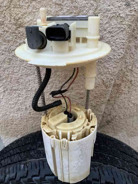 السلام  عليكم
عندي دعميه  يرادله صبغ 
مع لايتات مع عقل مال جمسي بلايزر 
مع كنترول باب سايق 
مع قاعده مال فيت بم  شوفر
كولهن رايدهن 30  
مكاني بغداد الكريعات 
***********
