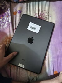 ايباد 9نضيف ما مبدل بي شي بطاريه85 ذاكره64 ويا شاحنه  شرط عل فحص تواصل...