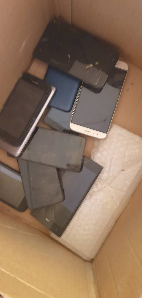 موبيلات فحم القطعه ب10 البيع كل الكميه تقريبا 90 قطعه
***********
