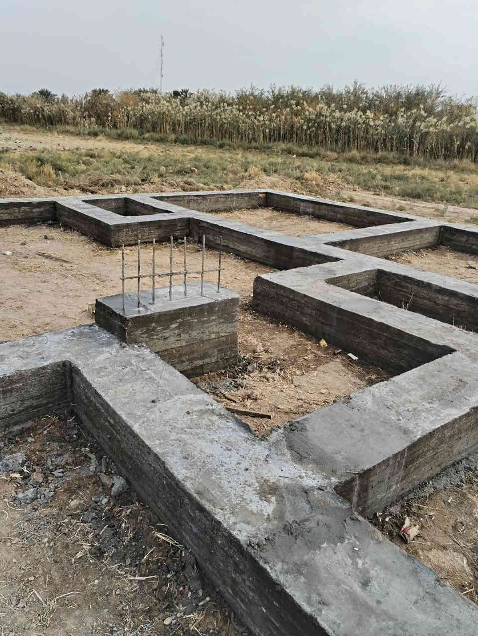 بتلو زراعي للبيع المساحه الكليه ٣٠٠ متر البلو ١٥٠ متر يعني صاير نص بتلو ونص باقي قطعه المكان صوب بني رجاب قريه سيد حسين زراعي السعر ٢٥ مليون
 اتصال ***********2
