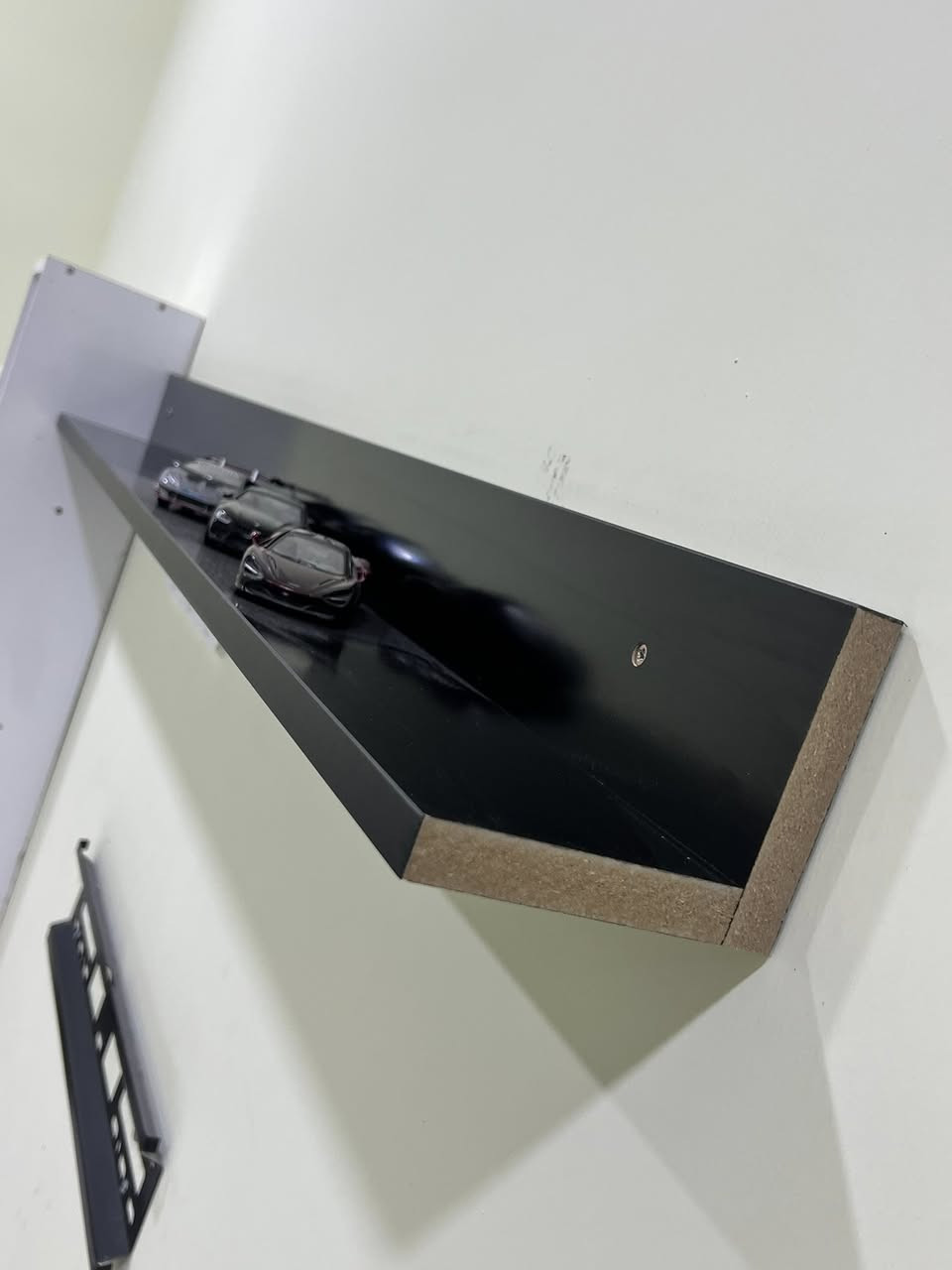 السلام عليكم معرض بلازما للبيع طوله 180سم نظيف كلش مالغرفه للبيع سعرة 110 وبي مجال للشراي. 
مكانه التاميم متواجد فيس ماسنجر وتساب 
رقمي ***********
