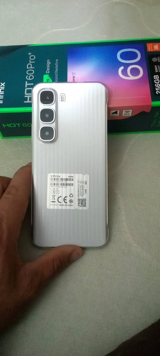 سلام عليكم عدي هاذه جاهز جديد مامستعمل ماخذه 275الله شاهد 
ومستعجل عله بيعه شاشه مصفحه  ذكره 256 /
***********
