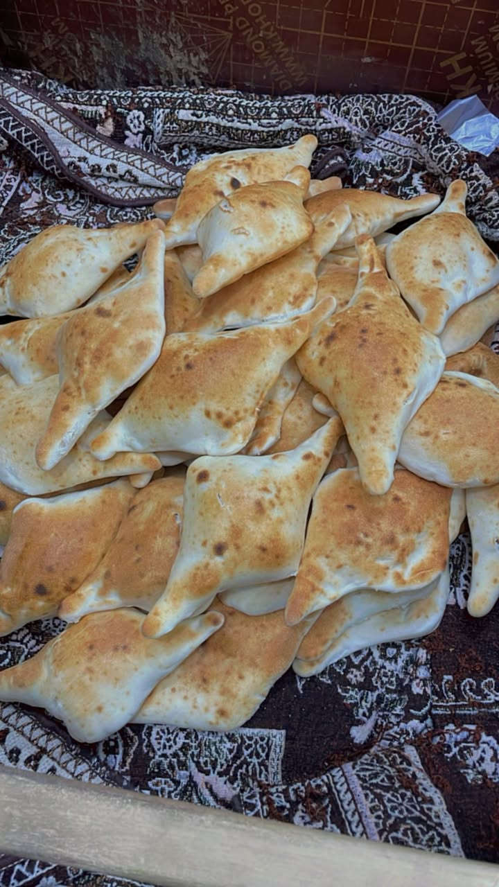 من رخصه المدير المحترم
السلام عليكم 
توفر لكم افران وماكولات نرجس خاتون انواع البيتزا والصمون الحجري والشعير  وسعر البيتزا 3000 الف حجم كبير ويتوفر (دجاج-خضار-ببروني-ماغريتا) ويتوفر لحم بعجين سعر القطعه 2000 دينار حجم وسط 
ولحم بعجين بالجبن 2500 
وجديدنا بيتزا مدخنه 
صمون ابيض والشعير ( 8 ) بالف
ويتوفر توصيل مجاني داخل سبع ابكار للصمون والبيتزا وخارج المنطقه الف دينار اوقات التفتيح للصمون من ساعة 5 فجراً الى 1 ليلاً 
وللبيتزا من 4 مساءً الى 12 ليلاً 
العنوان سبع ابكار الشارع الرئيسي مقابل ماركت التوت الاحمر مجاور ثانويه الانتصار 
للتواصل الاتصال على الرقم
***********
ملاحظه تم تعديل التوصيل وتوفر بشكل كامل داخل وخارج المنطقه ويكون التوصيل من ساعه (5 عصراً الى 12 ليلاً )
