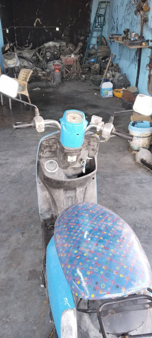 سلام عليكم حبايب دراجه بوليس كابريتر نضيفه ومرتبه بس ما مغسوله شغاله وكامله عله اخر حبايه مابيهه نقص ابد دراجه خير من الله شلعه ومعدل مفتوحهه مره وحده وشادلهه بوشه تفصيخ من بغداد جبتهه سعرهه 600وبيهه مجال شي بسيط مستعجل عله بيعته رقم تواصل ***********
