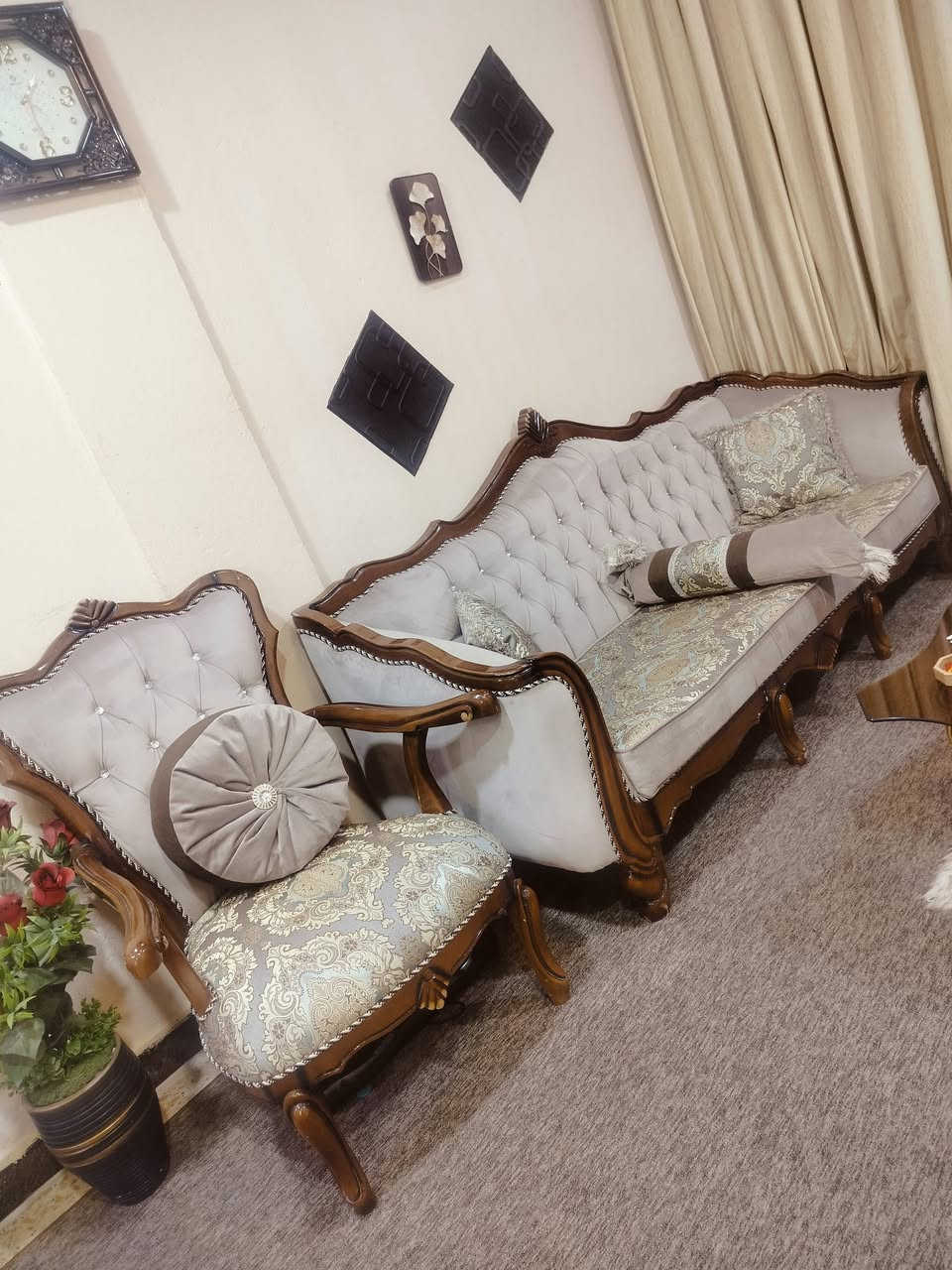 تخم ملكي 6قطع للبيع السعر 700مكانه بالمشراق الجديد وشراي يتفضل خاص


**إذا كنت صاحب هذا الإعلان وتريد حذفه لأي سبب، رجاءا أرسل رسالة إلى الدعم الفني**